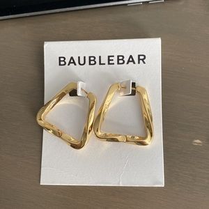 Baublebar NWOT Gold Triangle Twist